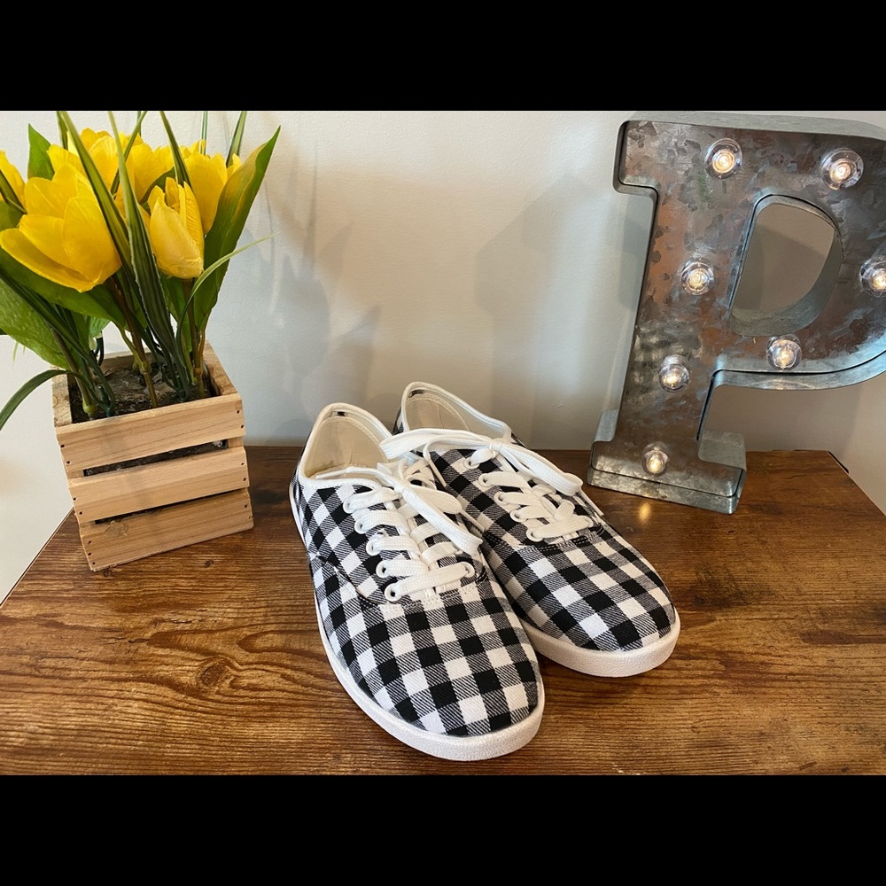 Cushion Walk by Avon, Black & White shoes